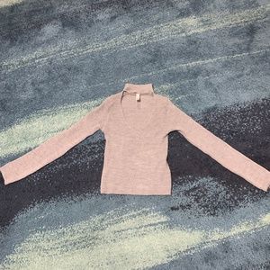 Gray Sweater with V-line Neck Hole